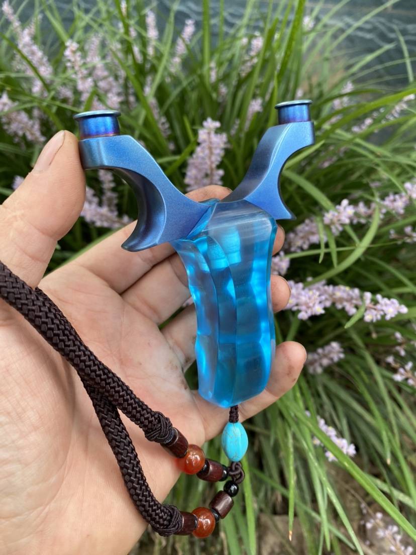 Crystal resin handler, titanium alloy, blue and round bow